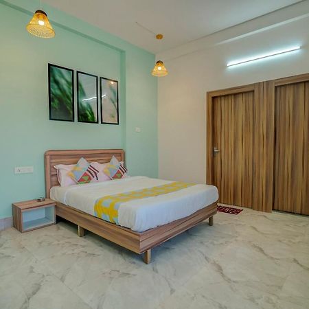 Oyo 79233 Hotel Hive Stays Kochi Buitenkant foto