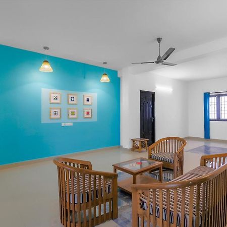 Oyo 79233 Hotel Hive Stays Kochi Buitenkant foto