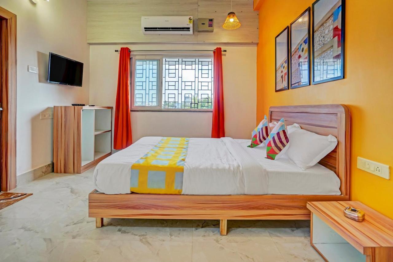 Oyo 79233 Hotel Hive Stays Kochi Buitenkant foto