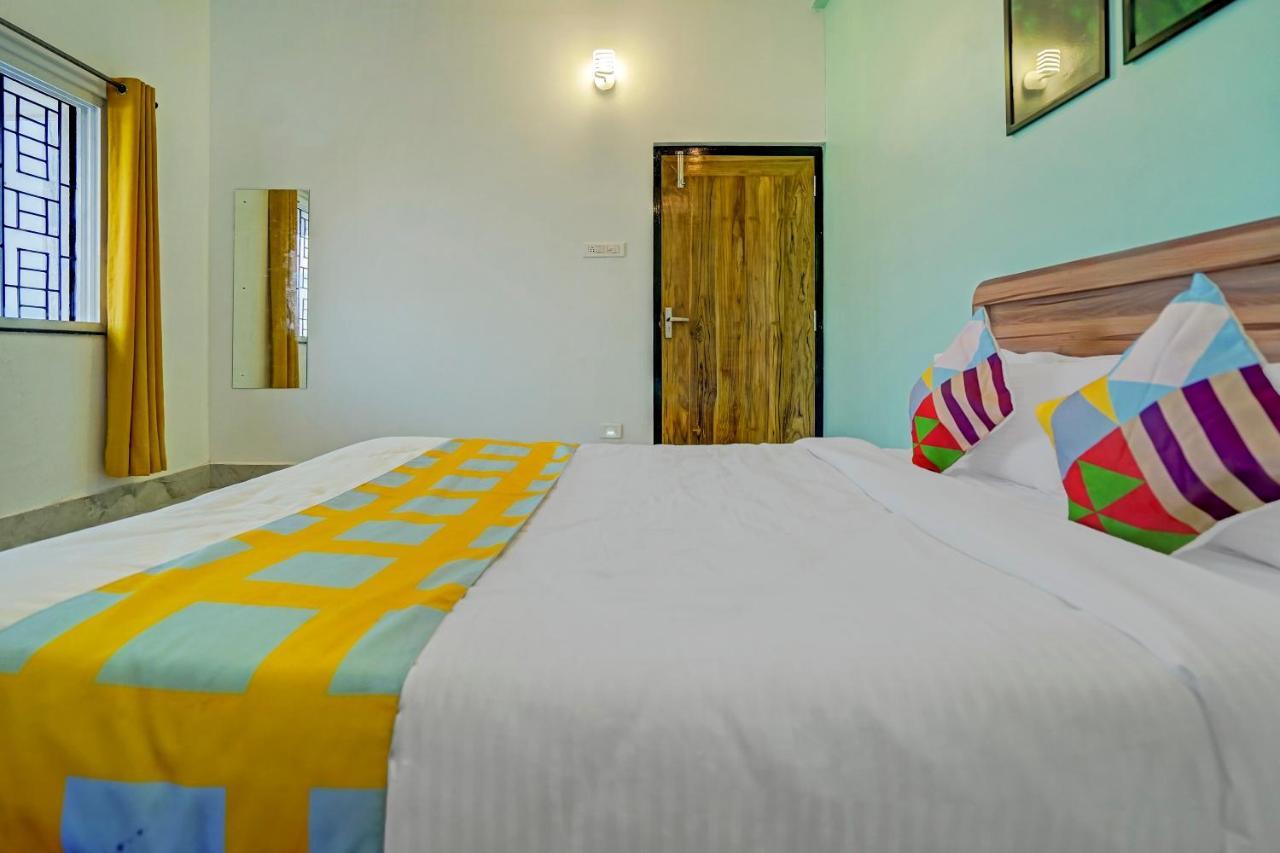 Oyo 79233 Hotel Hive Stays Kochi Buitenkant foto