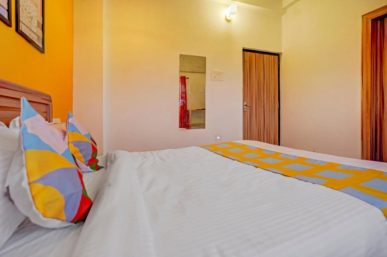 Oyo 79233 Hotel Hive Stays Kochi Buitenkant foto