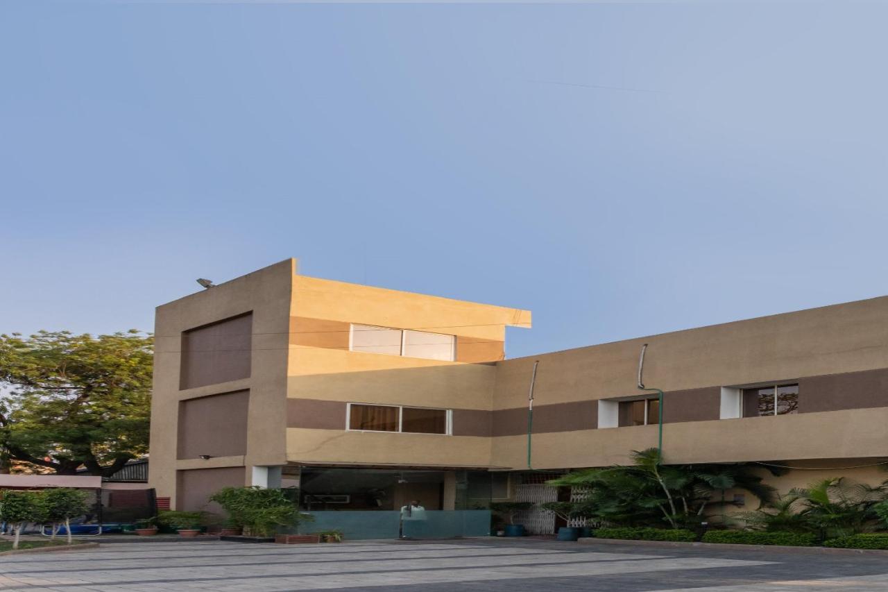 Oyo 79233 Hotel Hive Stays Kochi Buitenkant foto