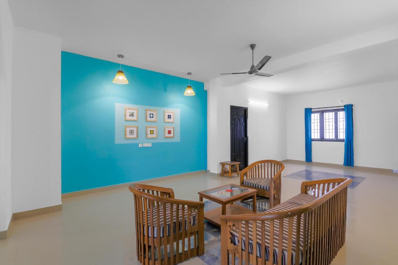 Oyo 79233 Hotel Hive Stays Kochi Buitenkant foto