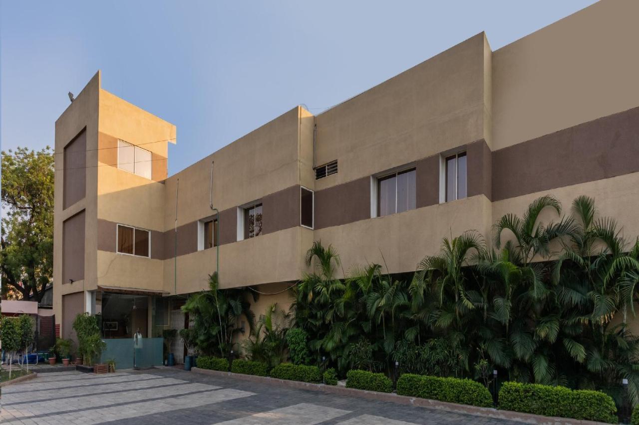 Oyo 79233 Hotel Hive Stays Kochi Buitenkant foto