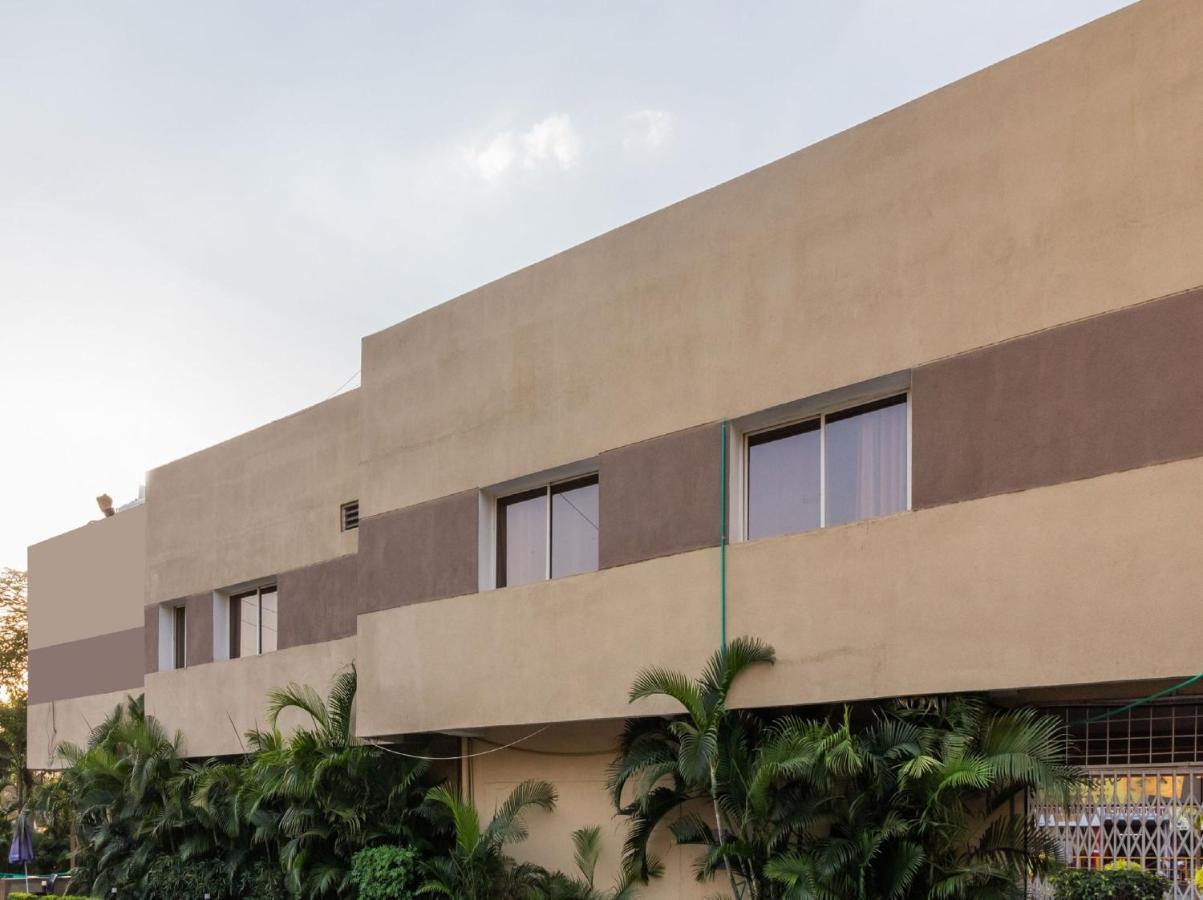 Oyo 79233 Hotel Hive Stays Kochi Buitenkant foto