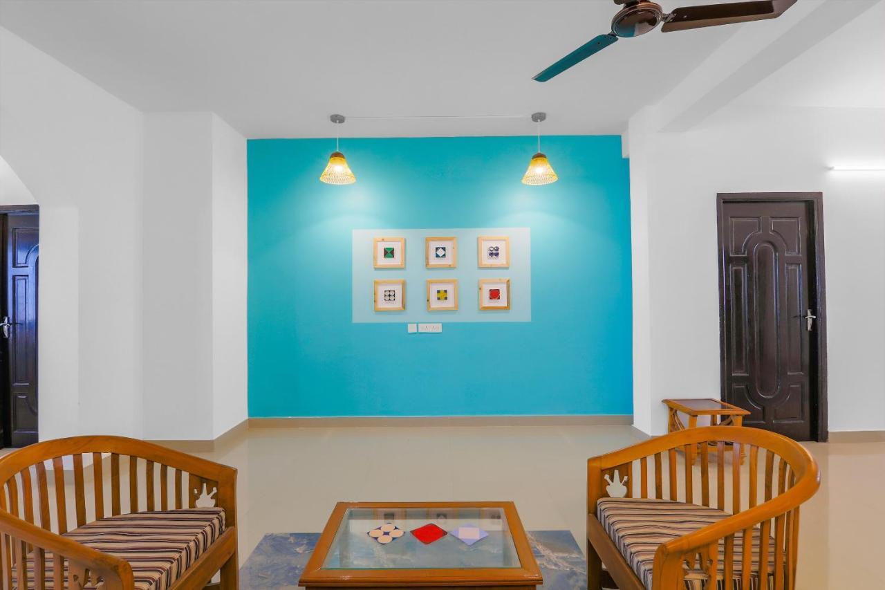 Oyo 79233 Hotel Hive Stays Kochi Buitenkant foto