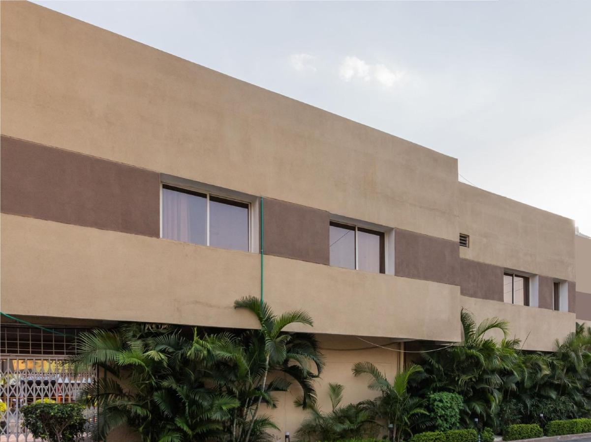 Oyo 79233 Hotel Hive Stays Kochi Buitenkant foto